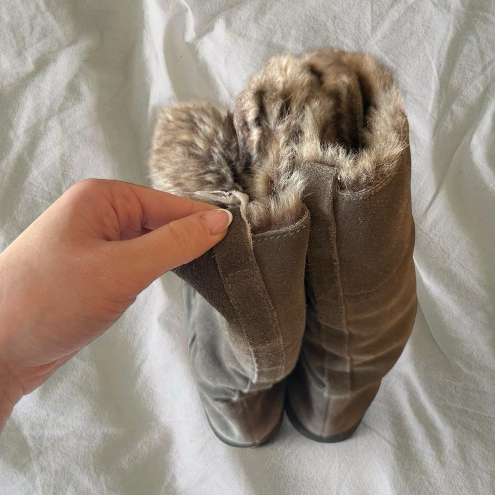 Gray Faux Fur-Lined Women's Boots - Picture 4 of 5